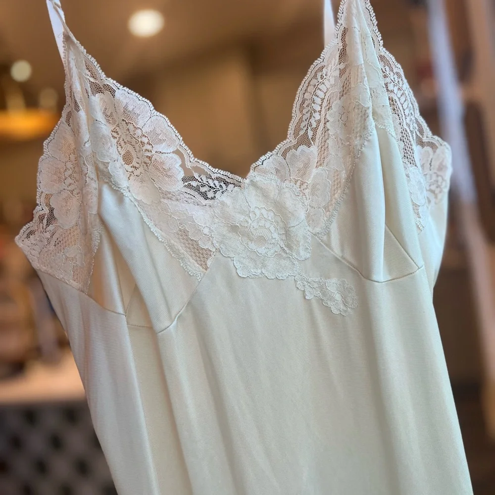 Lace Trim Cream Chemise - Picture 7 of 11